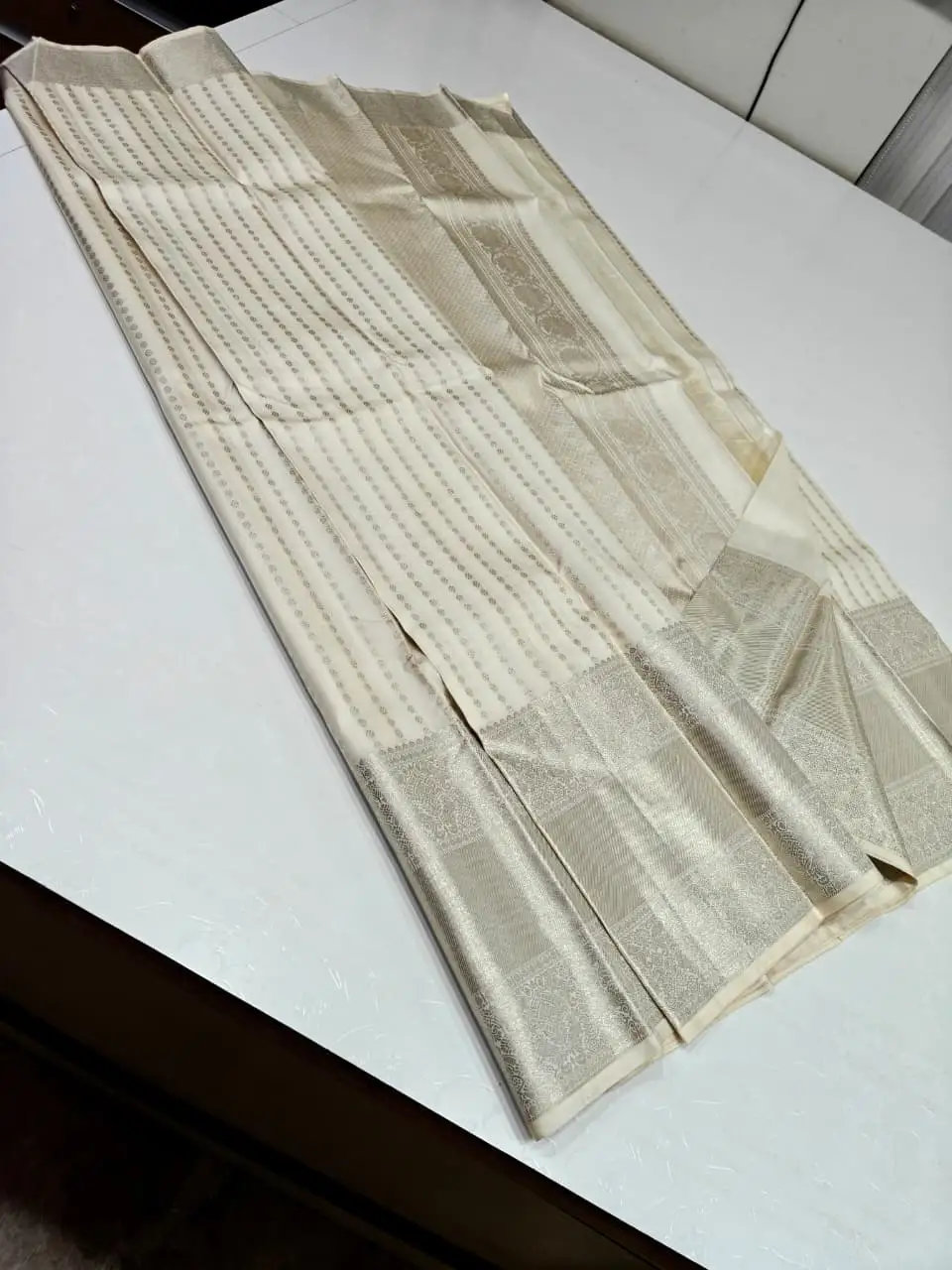 Ivory Cream Diamond Butta Zari Border Kanchipuram Silk Saree
